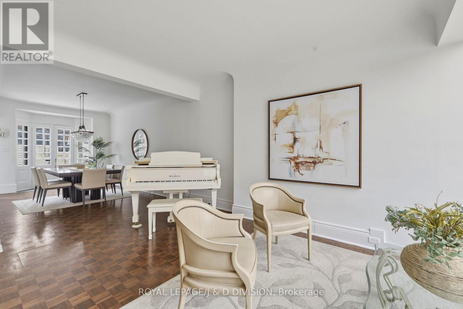 18 Tranby Avenue, Toronto, Ontario  M5R 1N5 - Photo 2 - C13079518