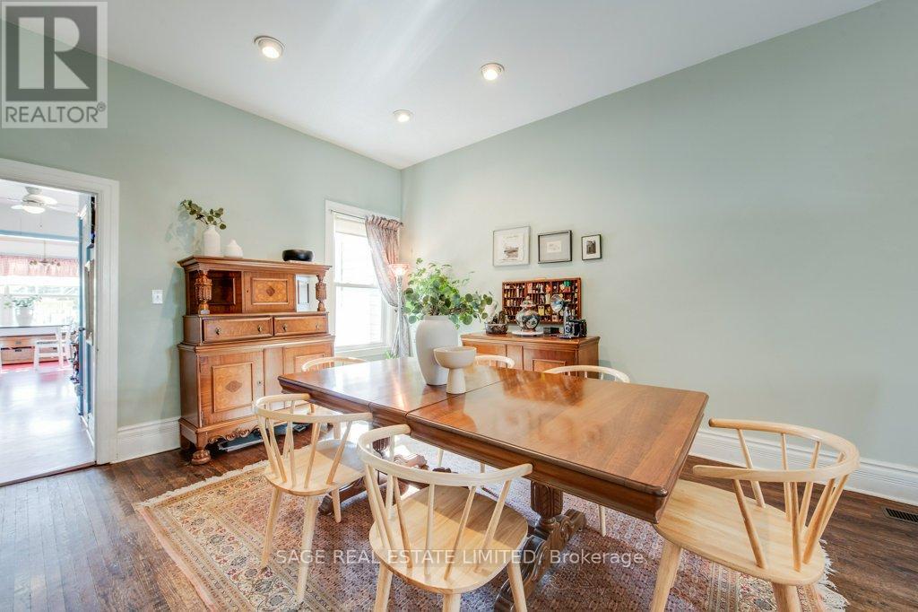 25 Helena Avenue, Toronto, Ontario  M6G 2H3 - Photo 12 - C13079552