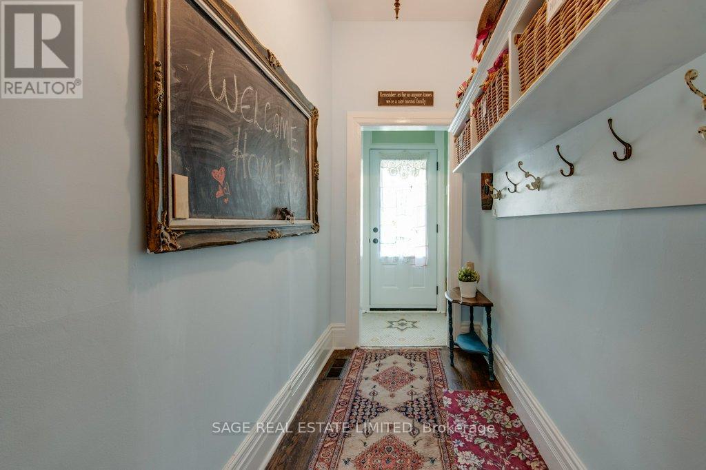 25 Helena Avenue, Toronto, Ontario  M6G 2H3 - Photo 4 - C13079552