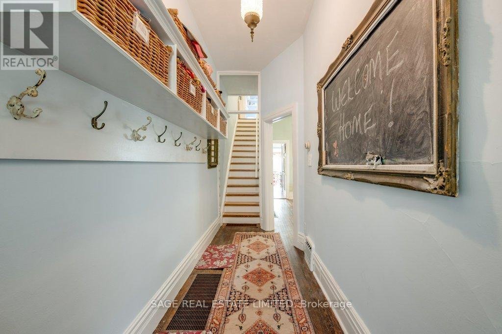 25 Helena Avenue, Toronto, Ontario  M6G 2H3 - Photo 5 - C13079552