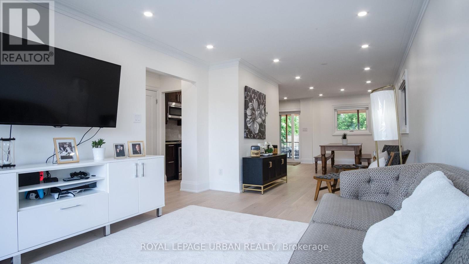 434 Westmount Avenue, Toronto, Ontario  M6E 3N5 - Photo 3 - C13079574