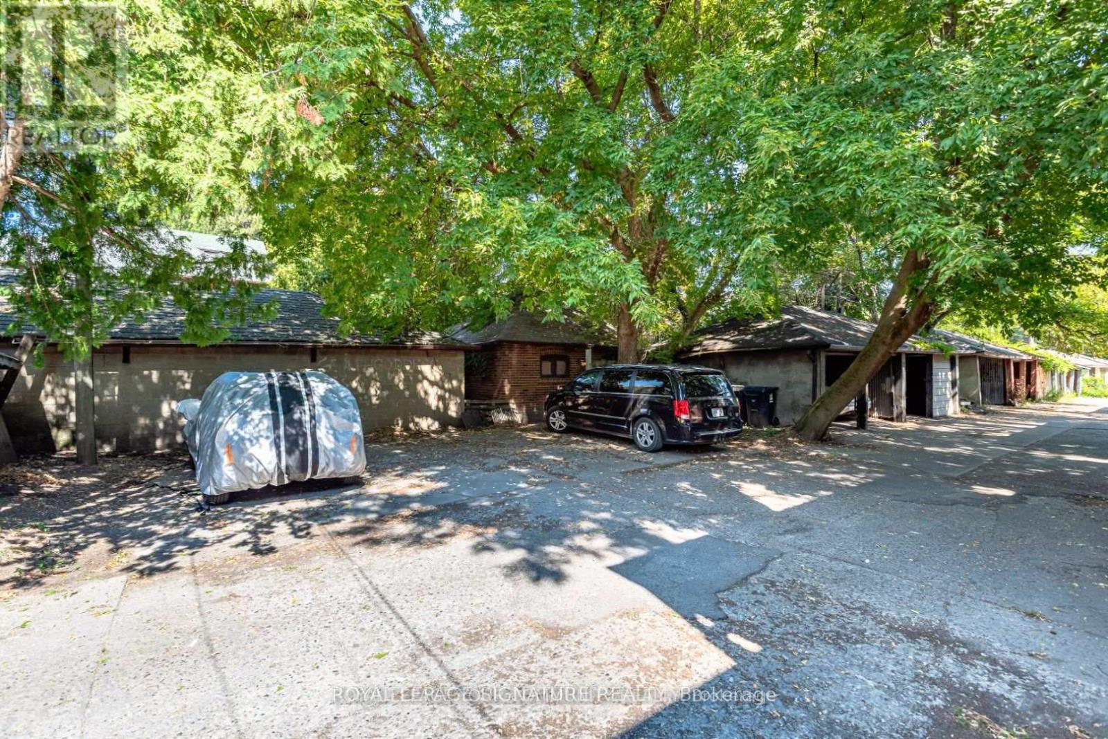 Main - 20 Strathgowan Avenue, Toronto, Ontario  M4N 1B9 - Photo 32 - C13079626