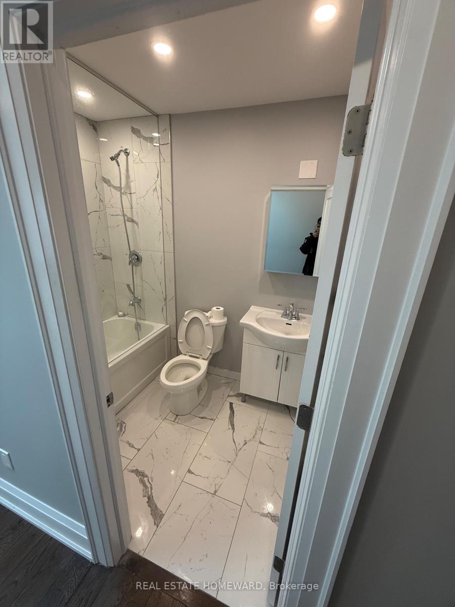 Apt 4 - 611 Danforth Avenue, Toronto, Ontario  M4K 1R2 - Photo 8 - E13079598