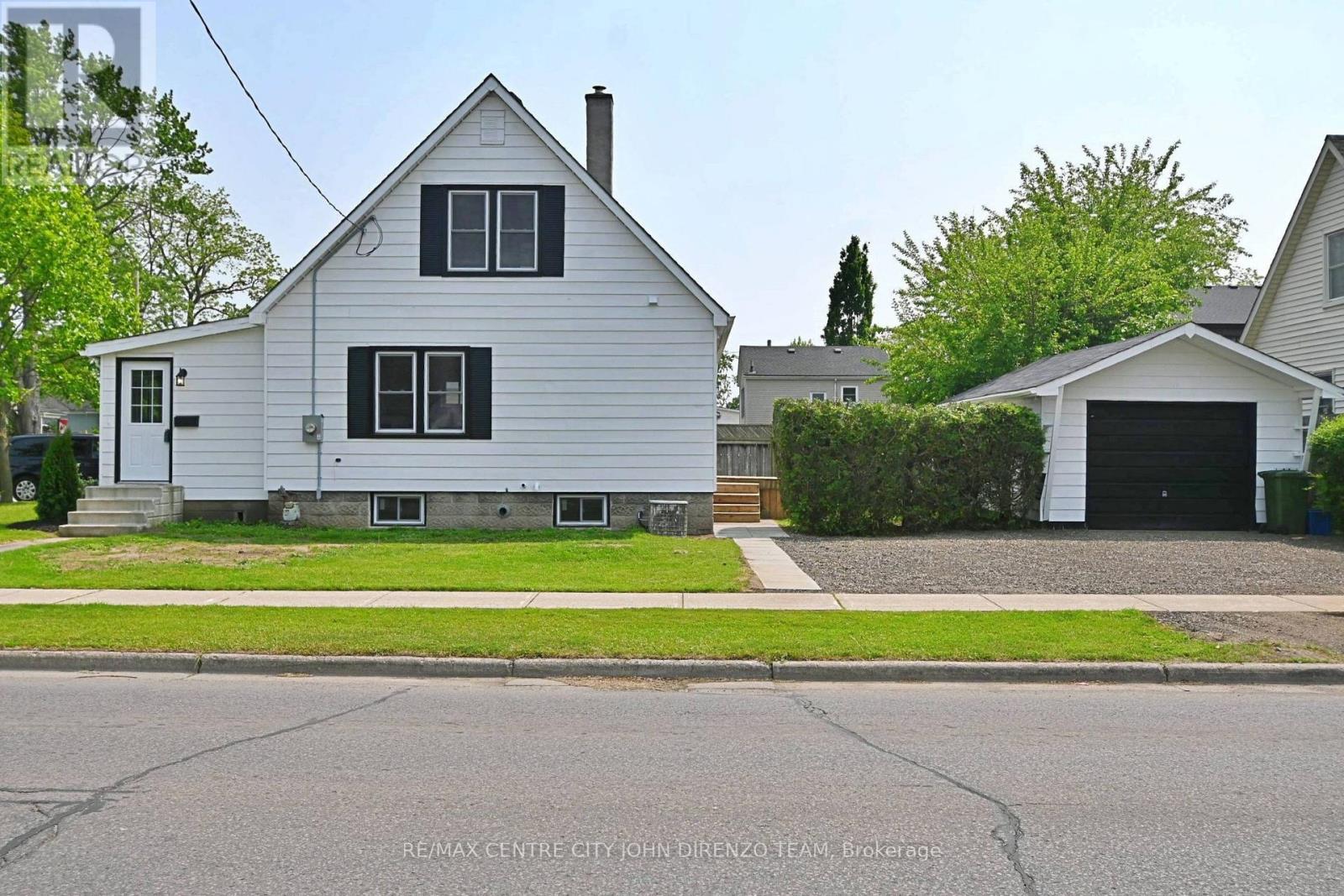 52 WOODWORTH AVENUE, St. Thomas, Ontario
