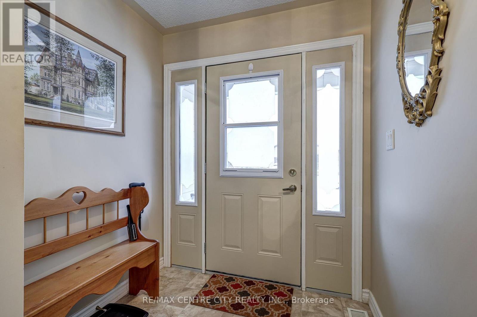 19 Brasher Drive, Tillsonburg, Ontario  N4G 5T2 - Photo 3 - X12885674