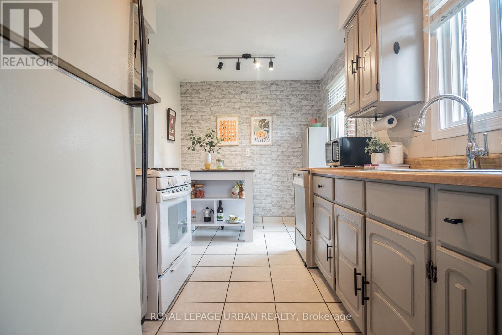 156 Stephenson Crescent, Richmond Hill, Ontario  L4C 5W1 - Photo 13 - N13079542