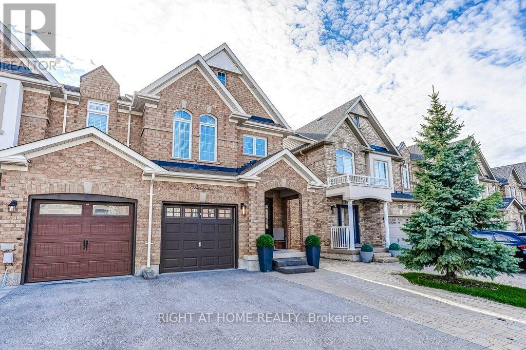 32 Crestbank Court, Vaughan, Ontario  L6A 0B2 - Photo 3 - N13079562