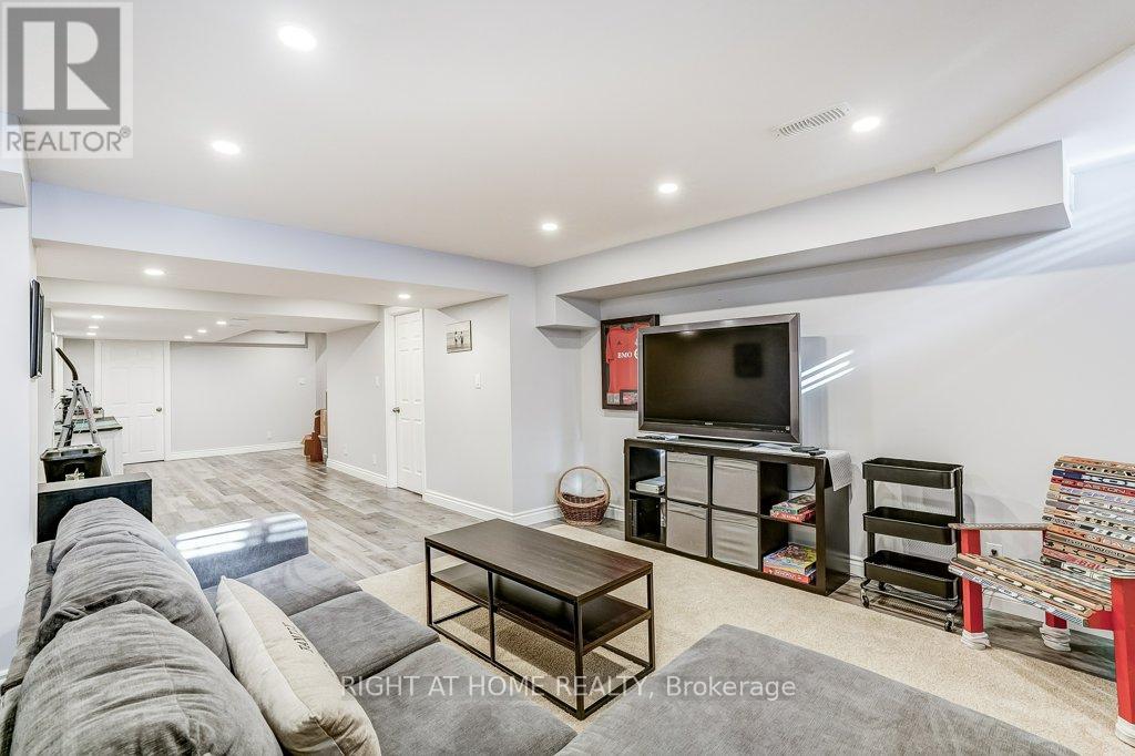 32 Crestbank Court, Vaughan, Ontario  L6A 0B2 - Photo 36 - N13079562