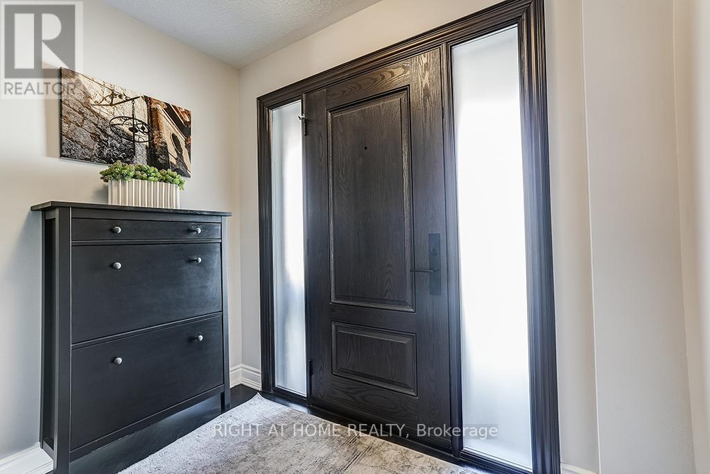 32 Crestbank Court, Vaughan, Ontario  L6A 0B2 - Photo 6 - N13079562