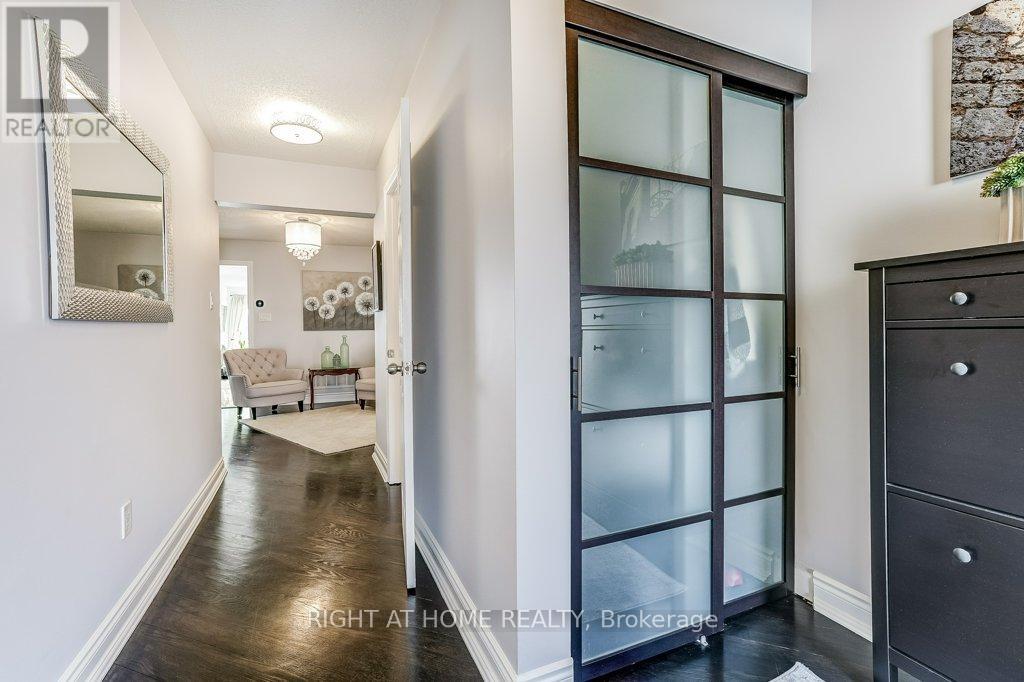 32 Crestbank Court, Vaughan, Ontario  L6A 0B2 - Photo 7 - N13079562