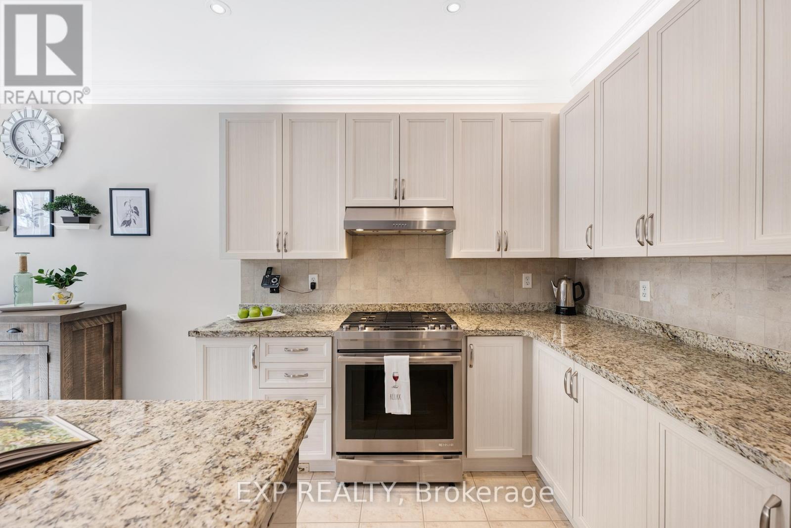 7 Litchi Court, Richmond Hill, Ontario  L4E 4V1 - Photo 12 - N13079696