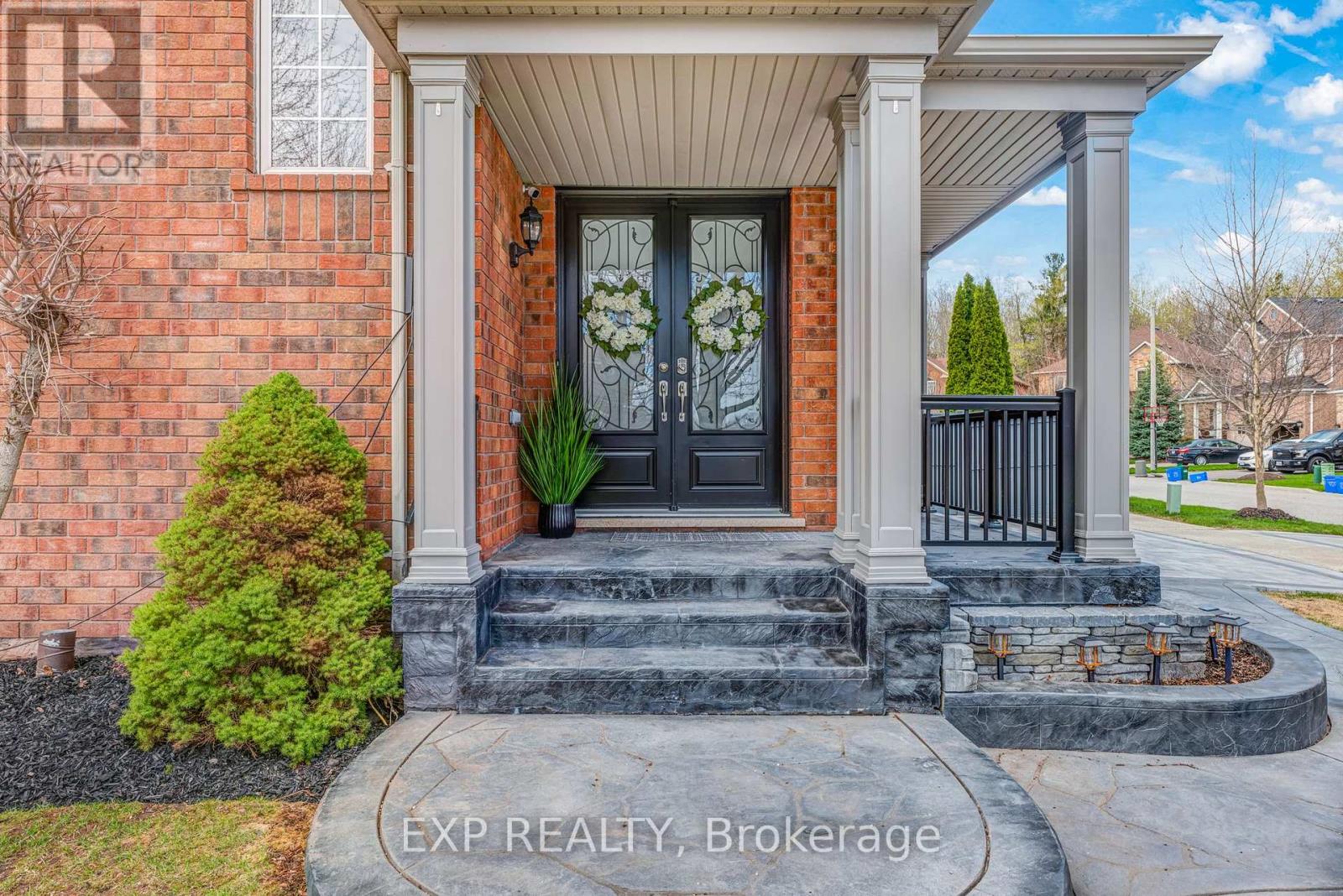 7 Litchi Court, Richmond Hill, Ontario  L4E 4V1 - Photo 4 - N13079696