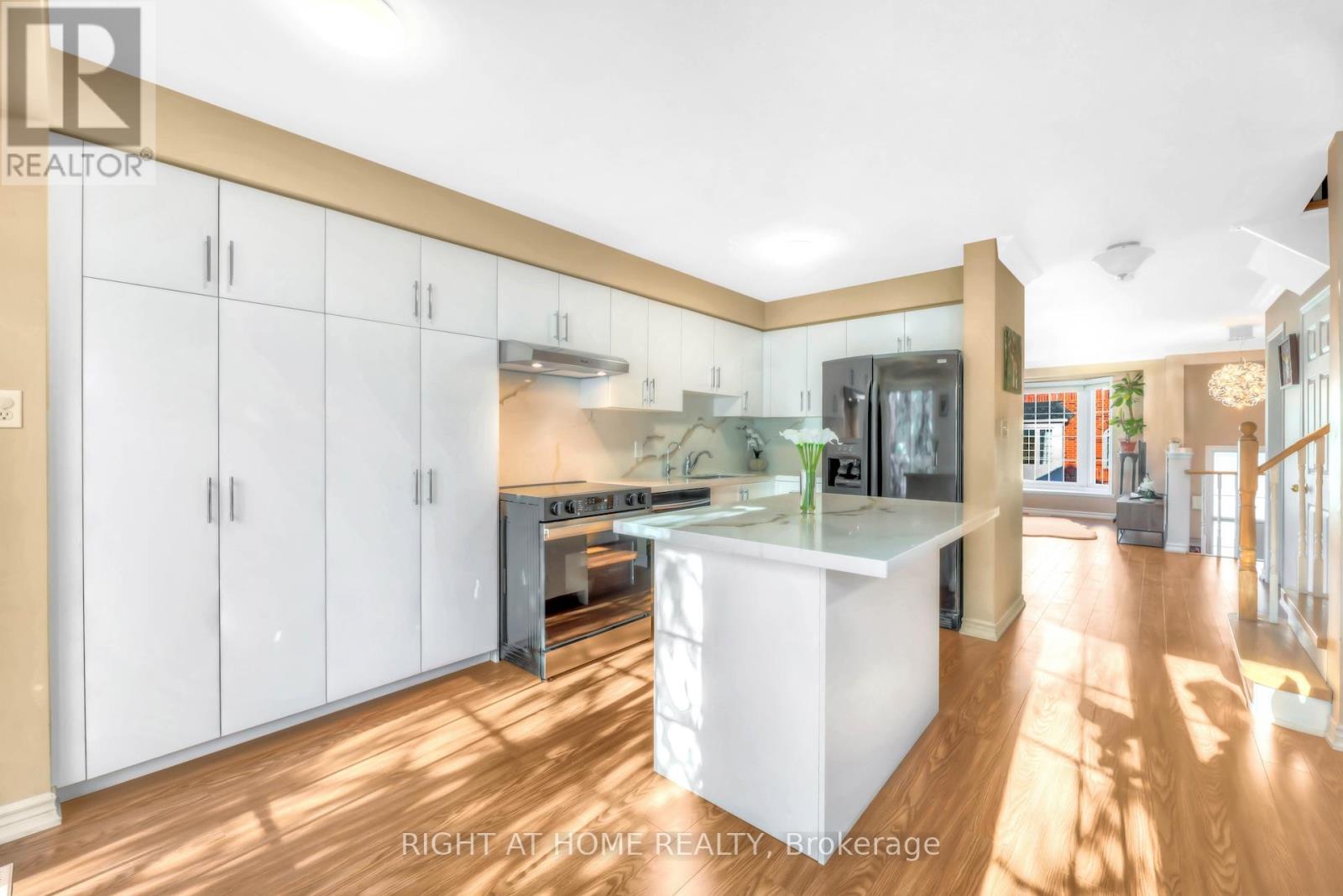 130 Mosaics Avenue, Aurora, Ontario  L4G 7L5 - Photo 10 - N13079746