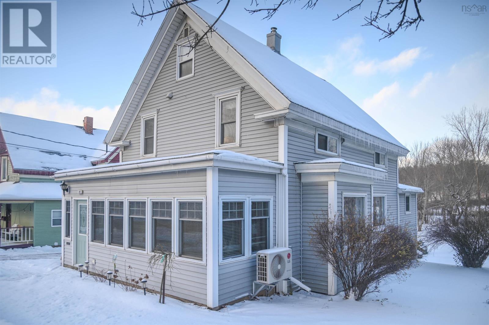 201 Main Street, Kentville, Nova Scotia  B4N 1J6 - Photo 3 - 202601580