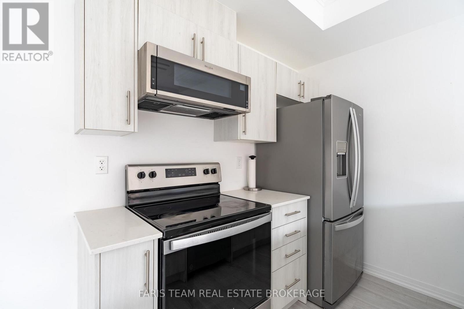 42 Fairlane Avenue, Barrie (Painswick South), Ontario  L9J 0M9 - Photo 10 - S13079640