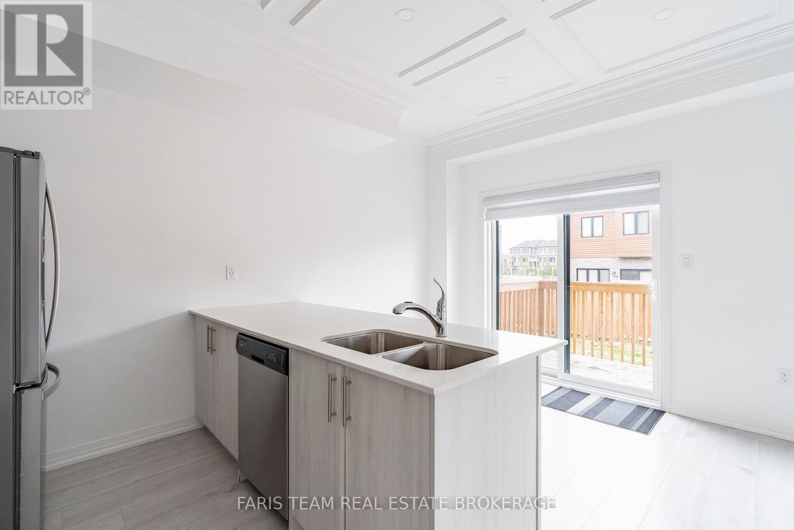 42 Fairlane Avenue, Barrie (Painswick South), Ontario  L9J 0M9 - Photo 12 - S13079640
