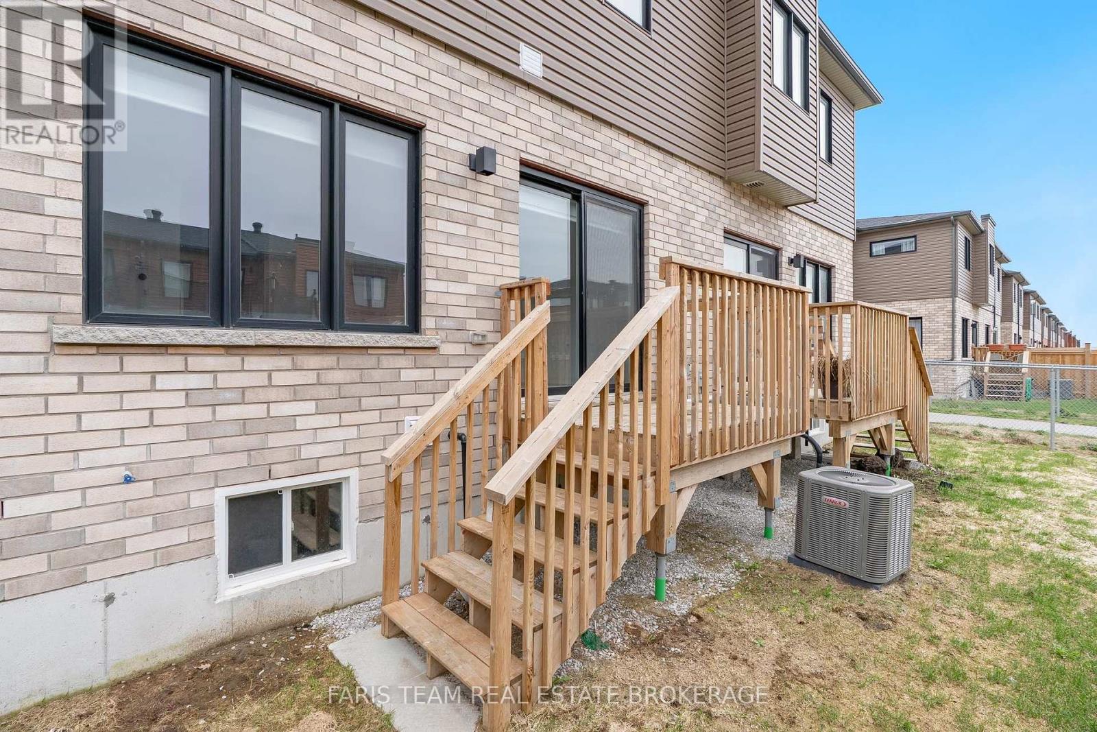 42 Fairlane Avenue, Barrie (Painswick South), Ontario  L9J 0M9 - Photo 33 - S13079640