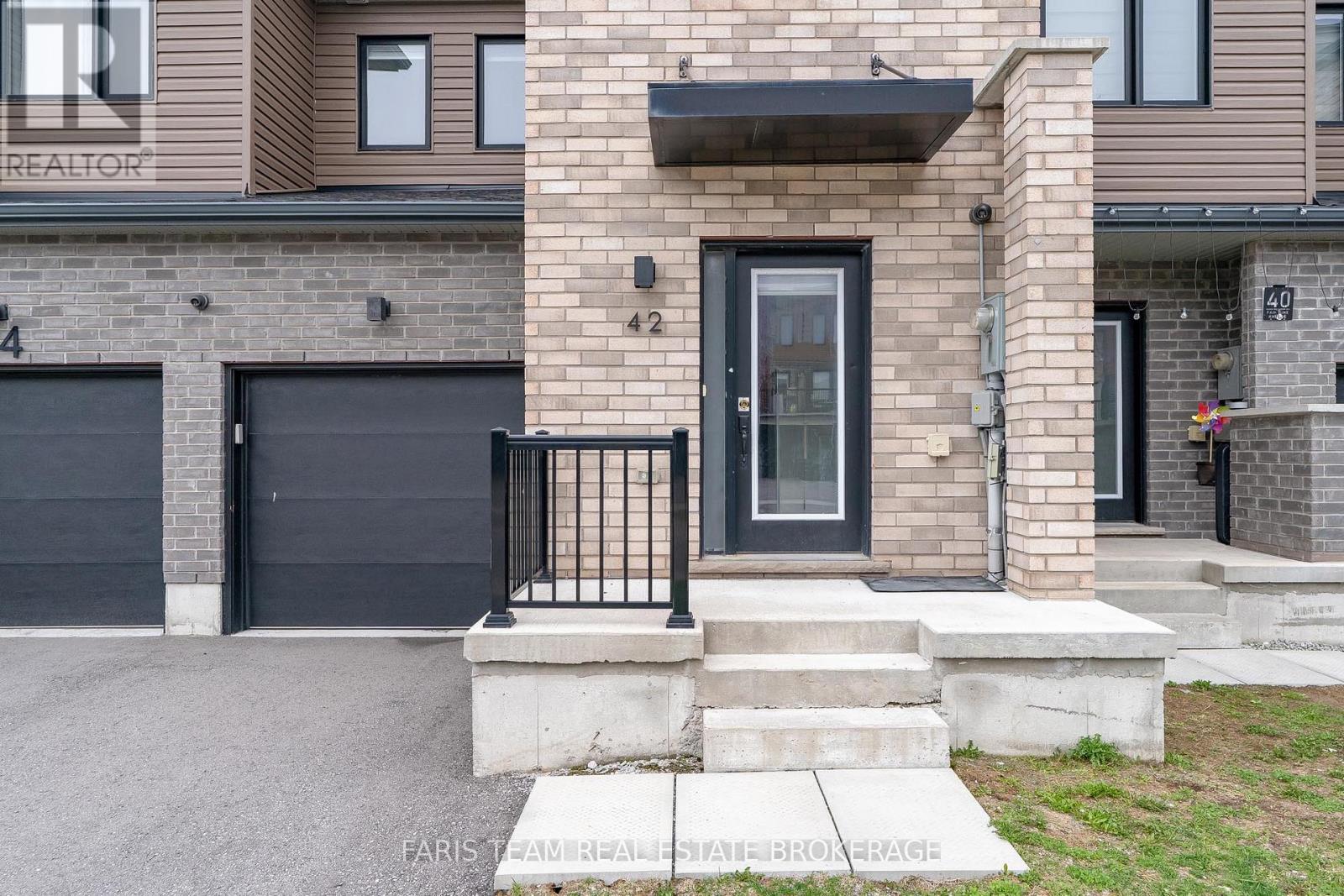 42 Fairlane Avenue, Barrie (Painswick South), Ontario  L9J 0M9 - Photo 5 - S13079640