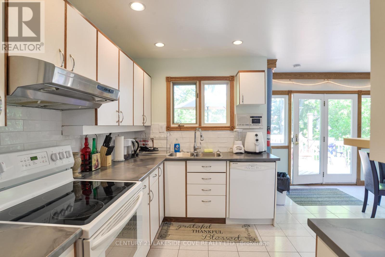 40 Ridge Avenue, Ramara (Brechin), Ontario  L0K 1B0 - Photo 11 - S13079740