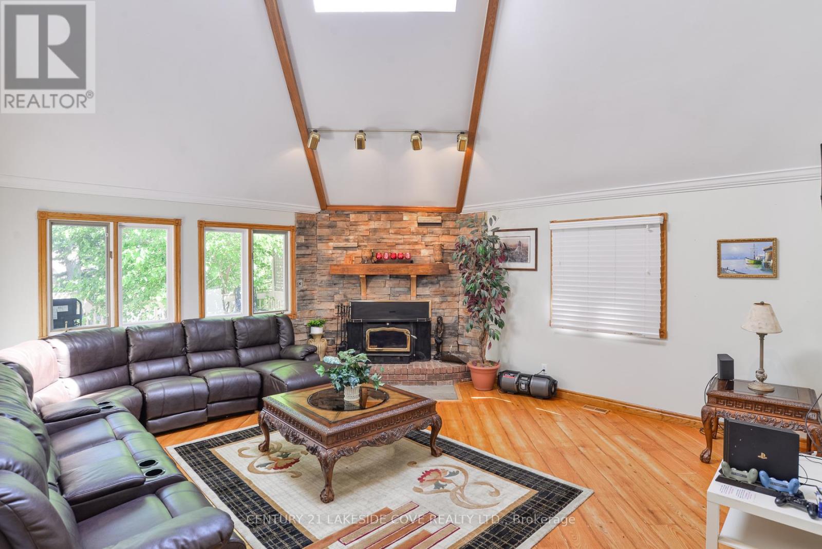 40 Ridge Avenue, Ramara (Brechin), Ontario  L0K 1B0 - Photo 8 - S13079740