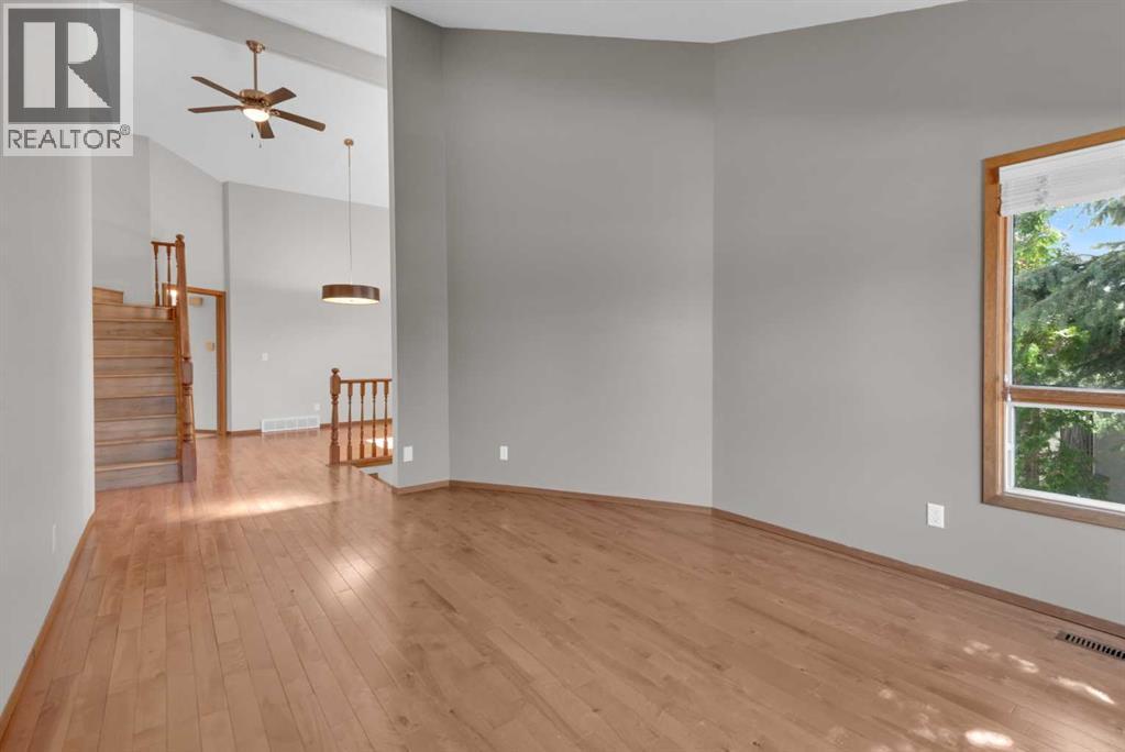 260 Hawkwood Boulevard Nw, Calgary, Alberta  T3G 3E8 - Photo 3 - A2306793