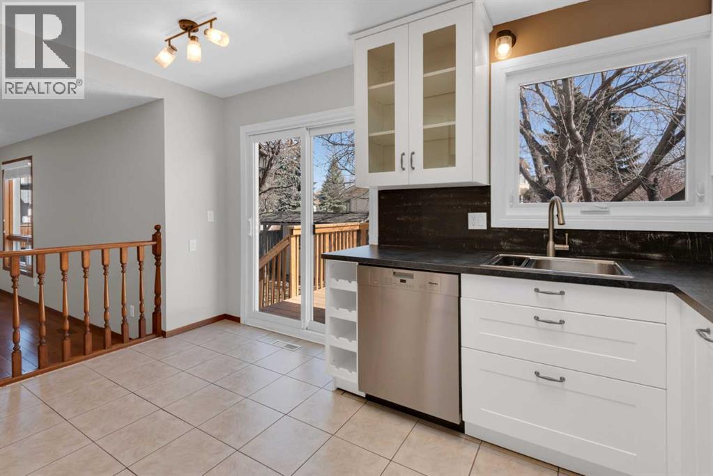 260 Hawkwood Boulevard Nw, Calgary, Alberta  T3G 3E8 - Photo 8 - A2306793
