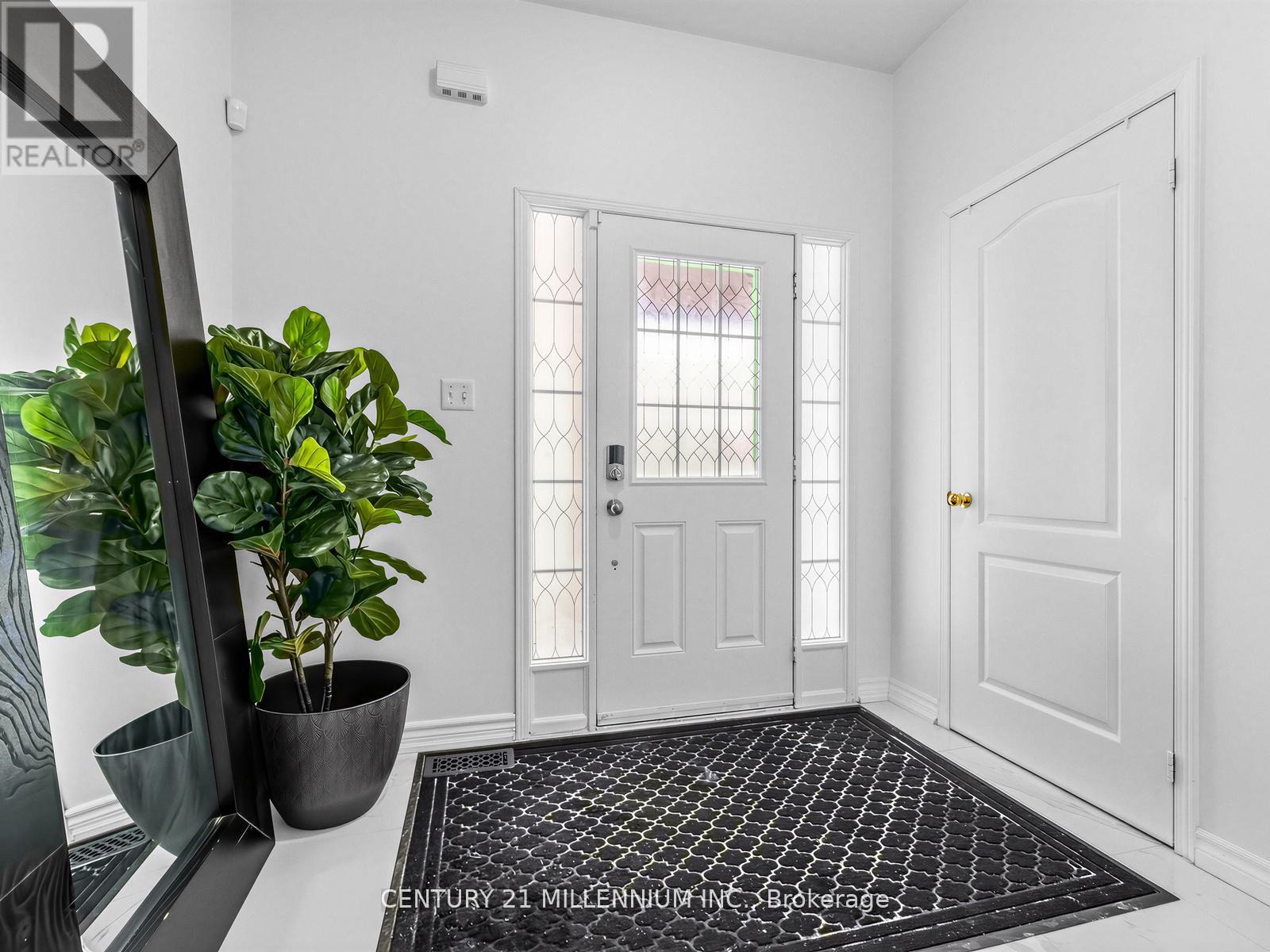 16 Albery Road, Brampton, Ontario  L7A 0K7 - Photo 3 - W13079566