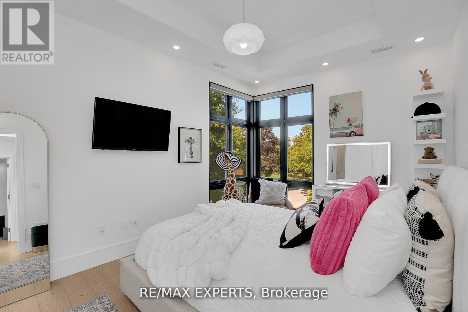 7 Woodvalley Drive, Toronto, Ontario  M9A 4H2 - Photo 24 - W13079604