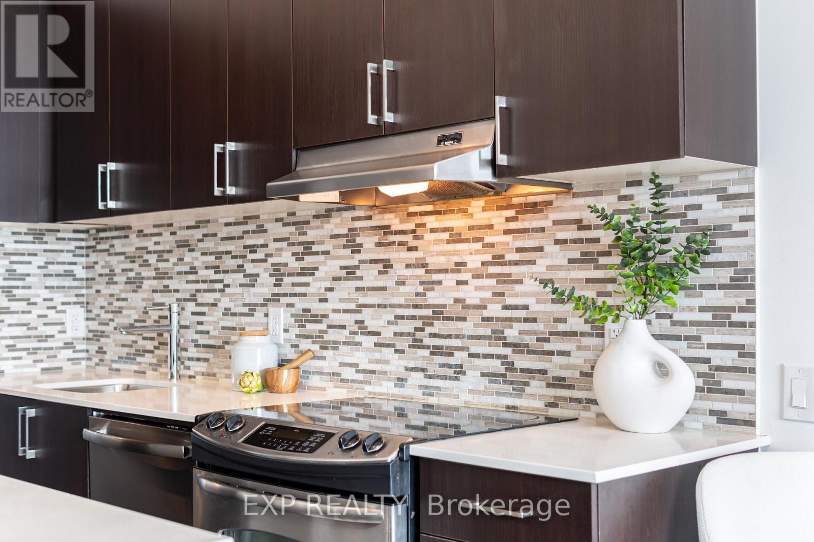 2508 - 2560 Eglinton Avenue W, Mississauga, Ontario  L5M 0Y3 - Photo 11 - W13079654