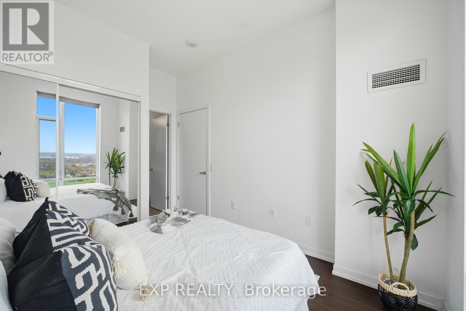 2508 - 2560 Eglinton Avenue W, Mississauga, Ontario  L5M 0Y3 - Photo 23 - W13079654