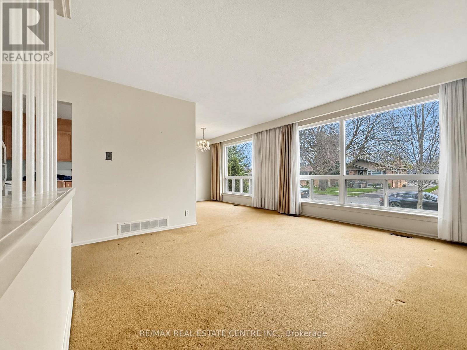 8 Powburn Place, Toronto, Ontario  M9R 2C6 - Photo 12 - W13079676