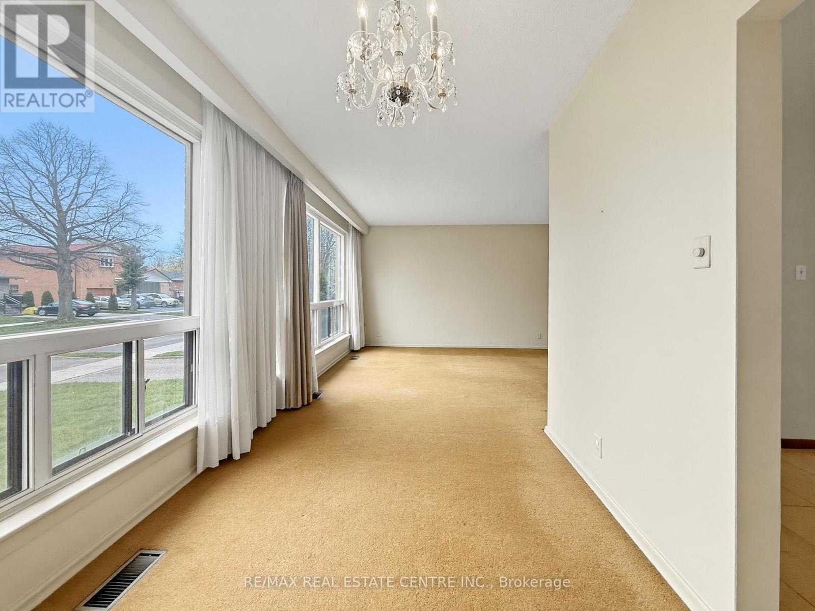 8 Powburn Place, Toronto, Ontario  M9R 2C6 - Photo 14 - W13079676
