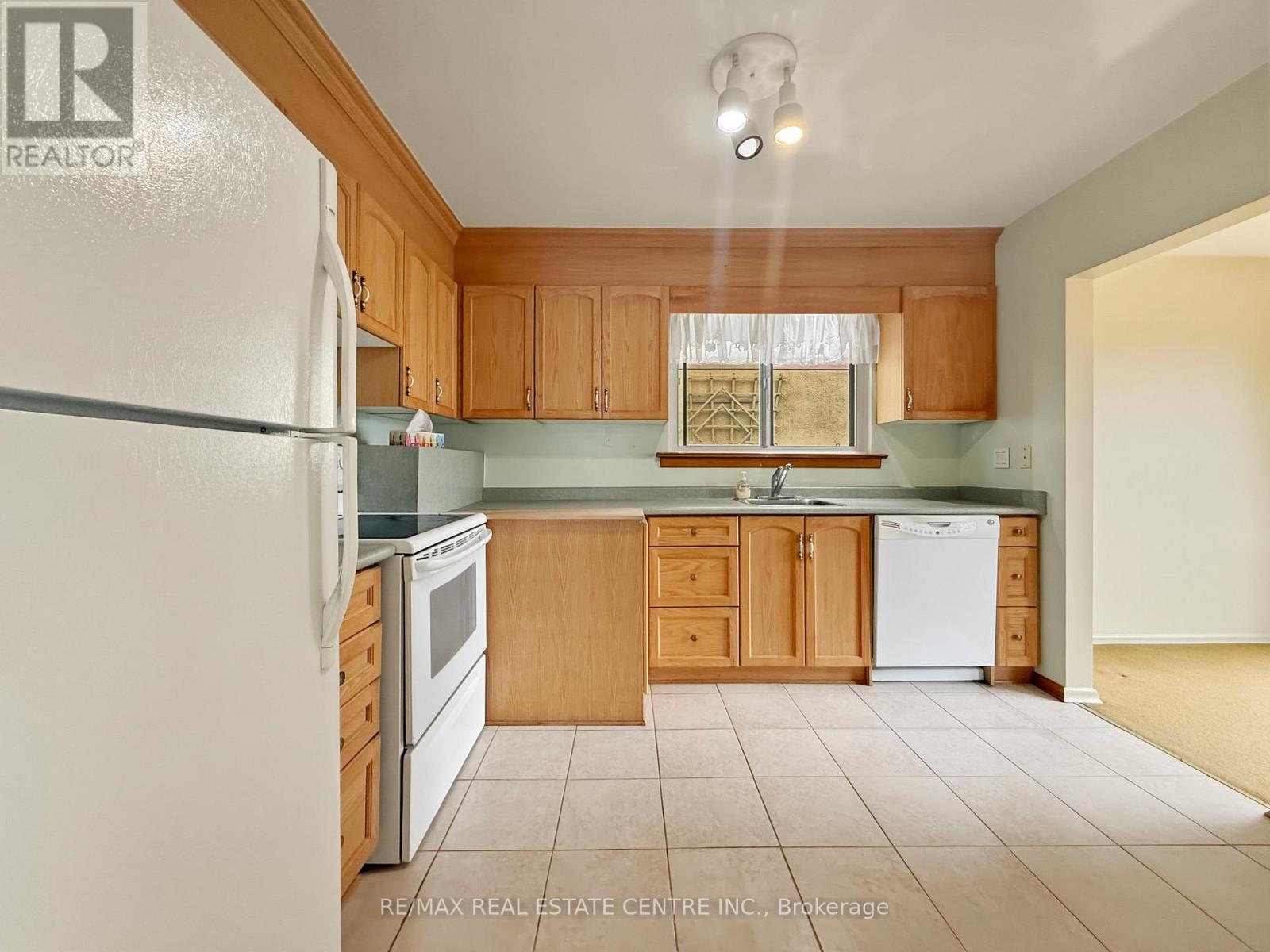 8 Powburn Place, Toronto, Ontario  M9R 2C6 - Photo 16 - W13079676