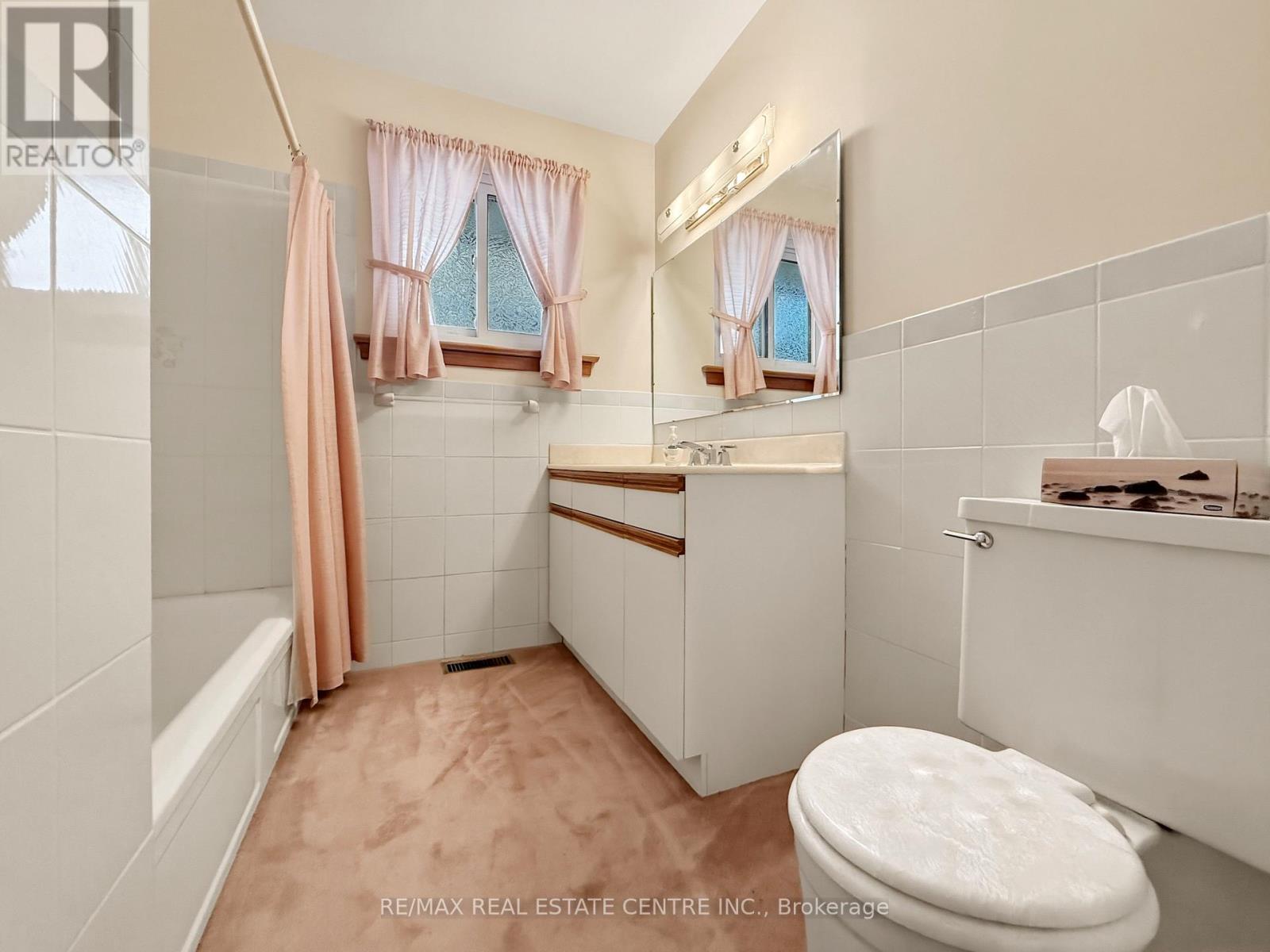 8 Powburn Place, Toronto, Ontario  M9R 2C6 - Photo 25 - W13079676