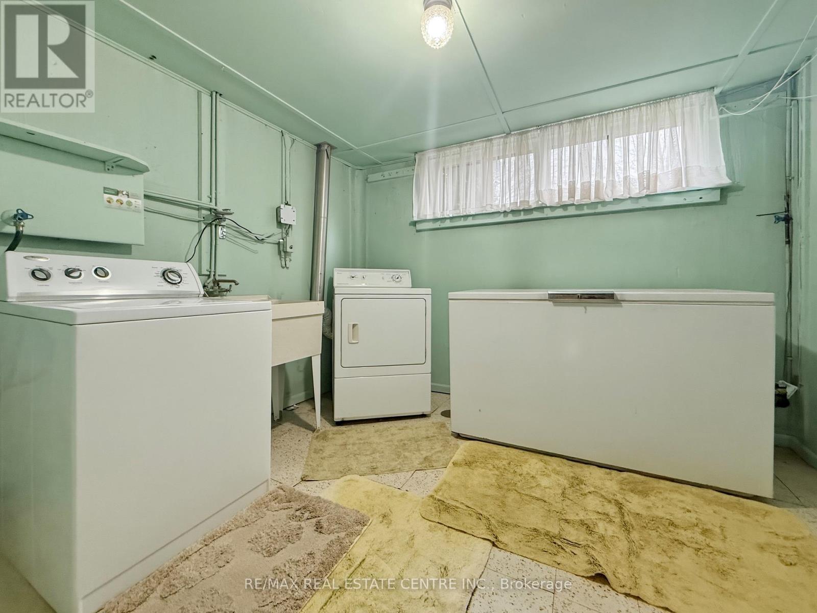 8 Powburn Place, Toronto, Ontario  M9R 2C6 - Photo 28 - W13079676