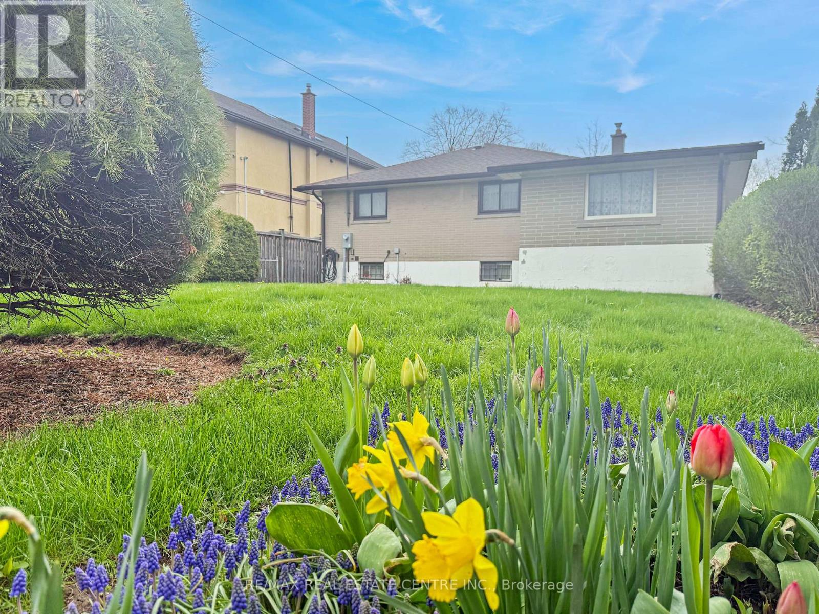 8 Powburn Place, Toronto, Ontario  M9R 2C6 - Photo 37 - W13079676