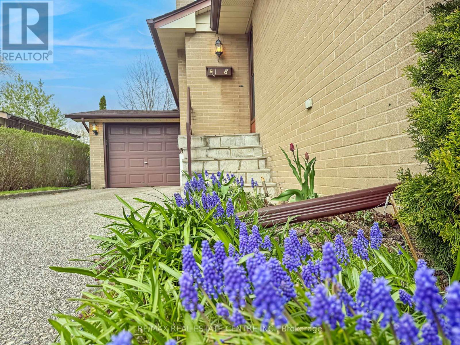 8 Powburn Place, Toronto, Ontario  M9R 2C6 - Photo 4 - W13079676
