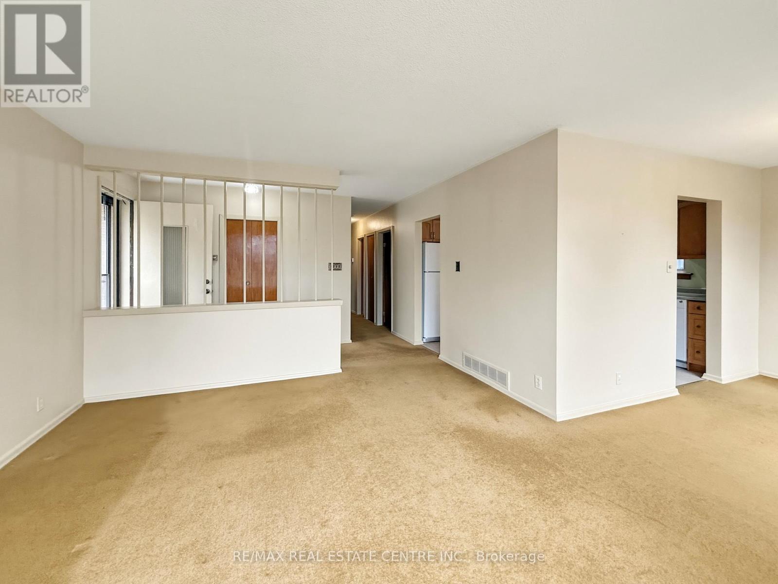 8 Powburn Place, Toronto, Ontario  M9R 2C6 - Photo 8 - W13079676