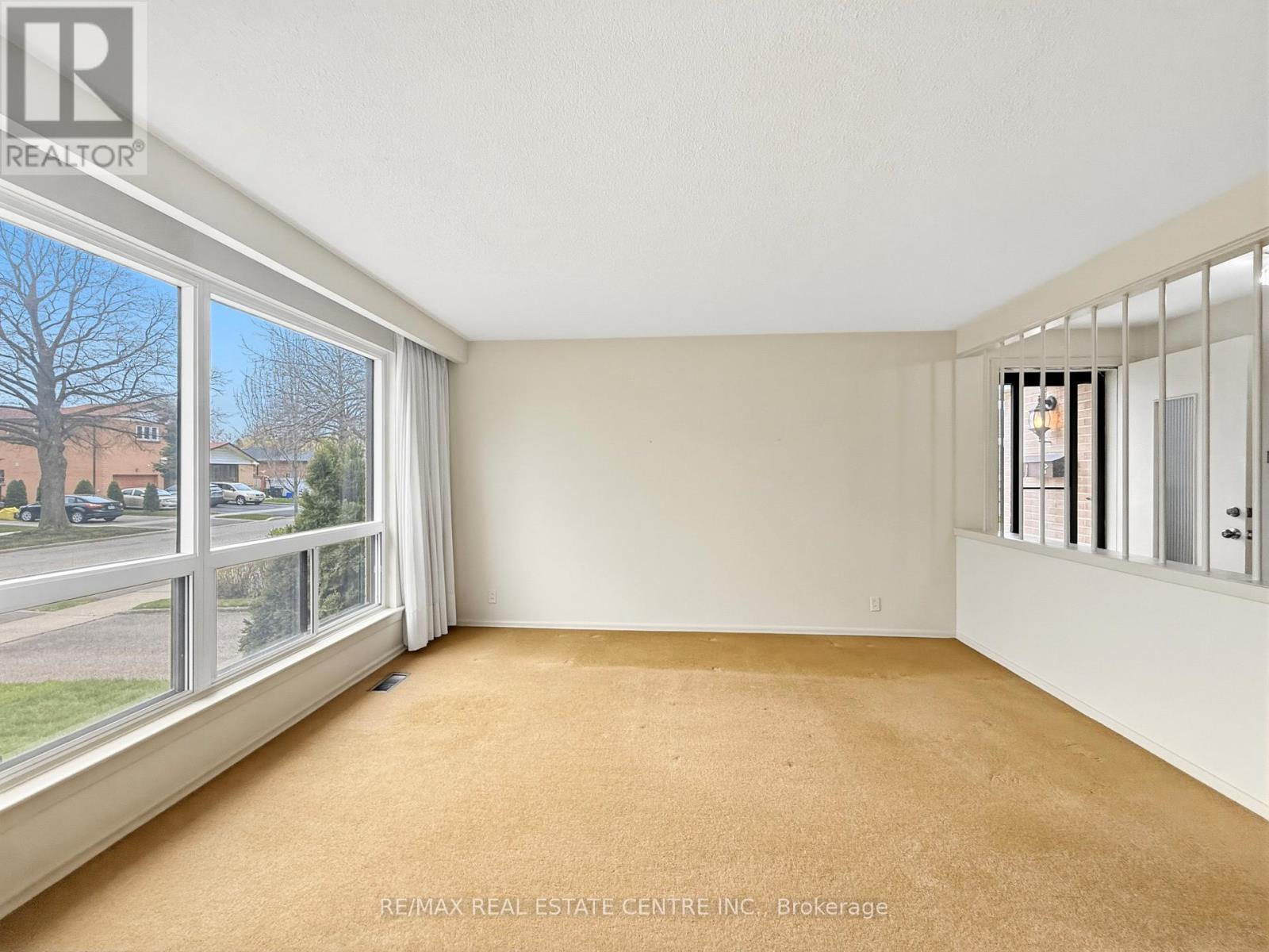 8 Powburn Place, Toronto, Ontario  M9R 2C6 - Photo 9 - W13079676