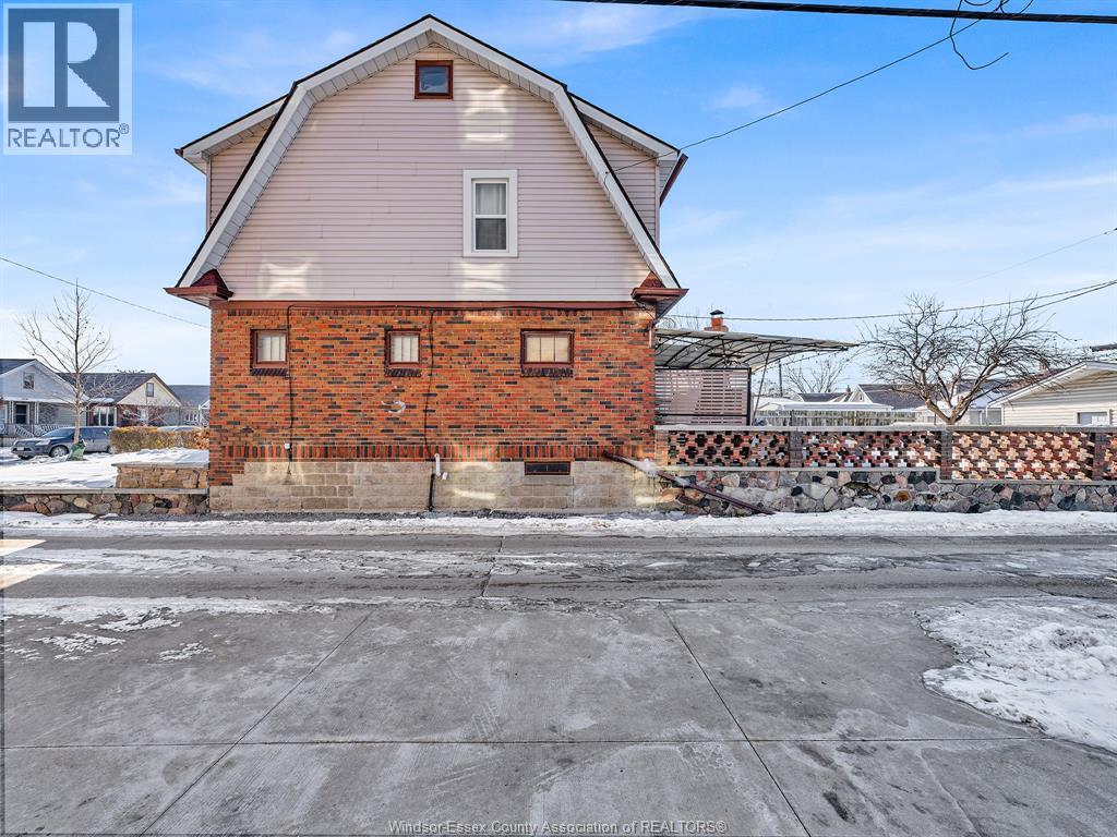 1027 Marentette Avenue, Windsor, Ontario  N9A 2A4 - Photo 10 - 26009994