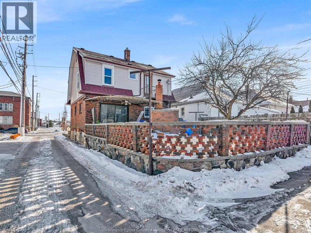 1027 Marentette Avenue, Windsor, Ontario  N9A 2A4 - Photo 12 - 26009994