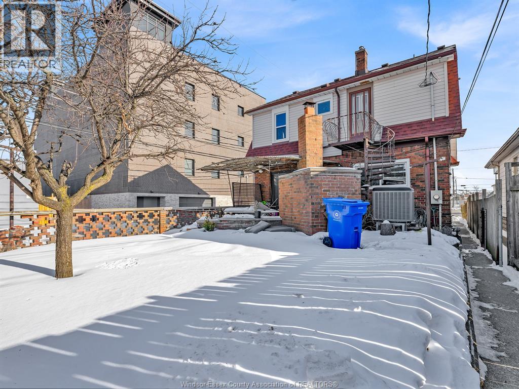 1027 Marentette Avenue, Windsor, Ontario  N9A 2A4 - Photo 14 - 26009994