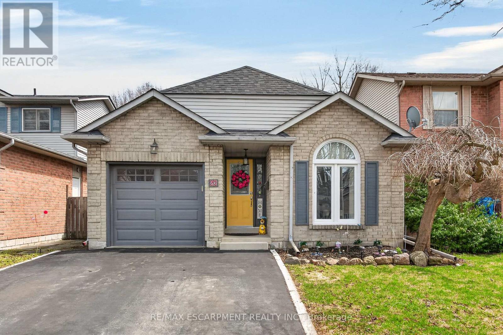 23 Juliebeth Drive, Hamilton, Ontario  L9B 2N6 - Photo 1 - X13079776