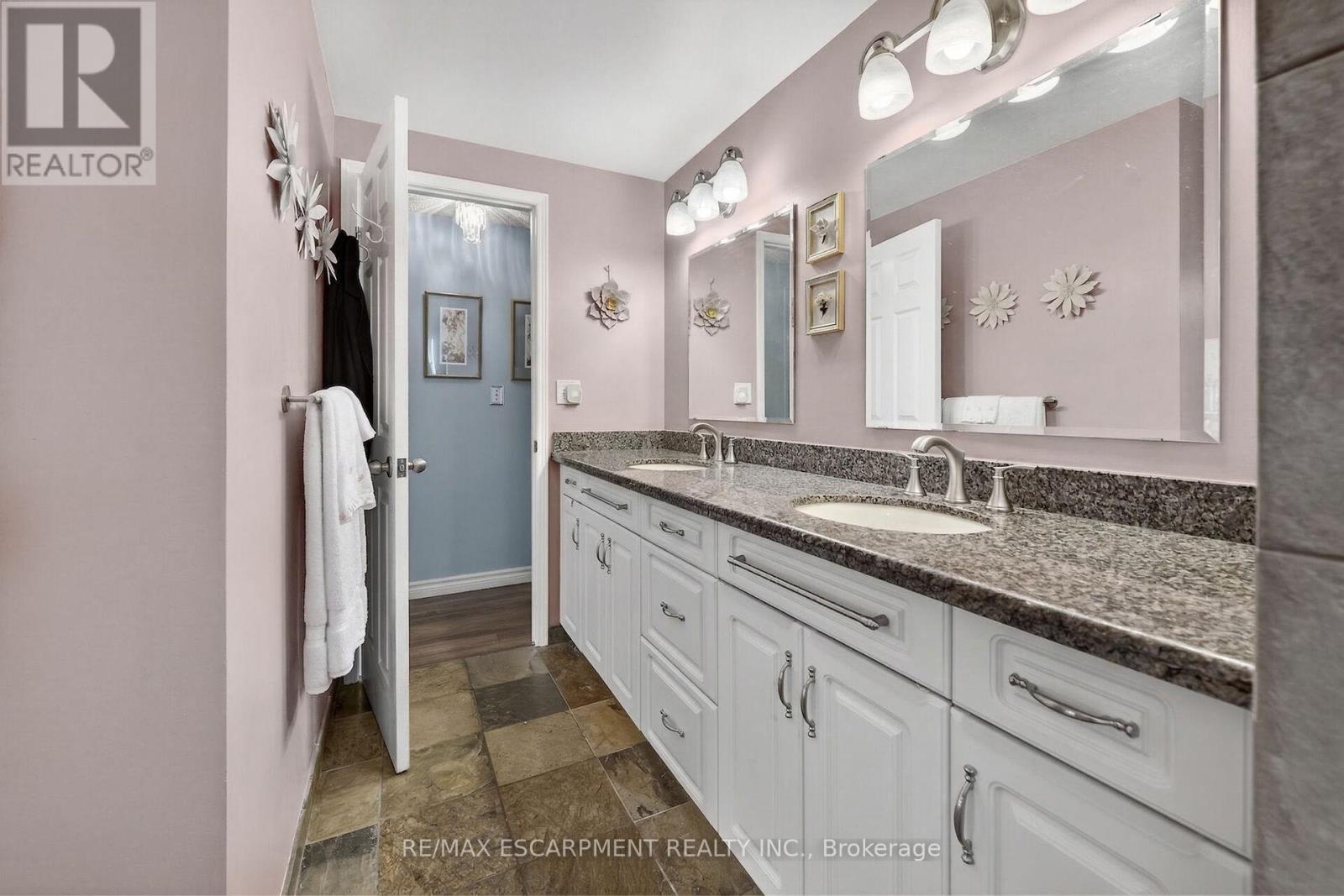 23 Juliebeth Drive, Hamilton, Ontario  L9B 2N6 - Photo 22 - X13079776