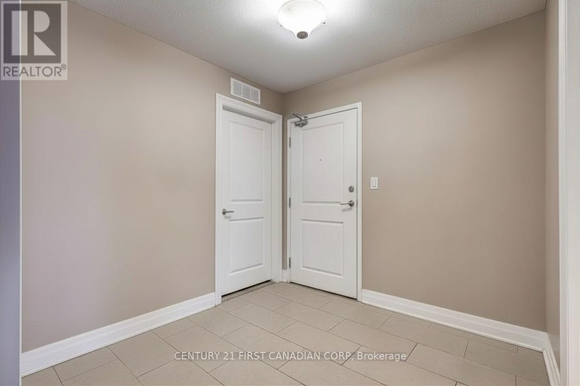 410 - 89 Ridout Street S, London South, Ontario  N6C 3X2 - Photo 11 - X12921986