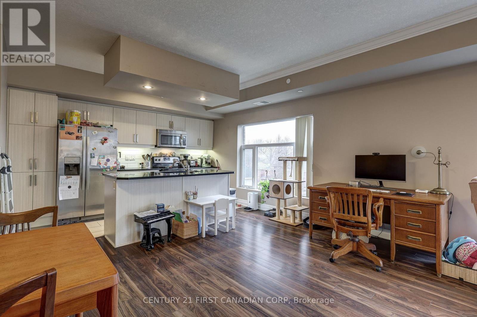 410 - 89 Ridout Street S, London South, Ontario  N6C 3X2 - Photo 21 - X12921986