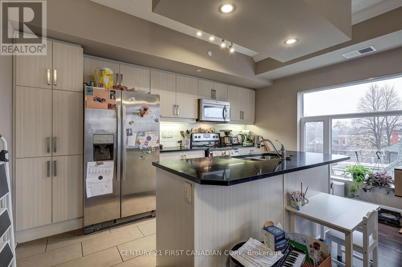 410 - 89 Ridout Street S, London South, Ontario  N6C 3X2 - Photo 23 - X12921986