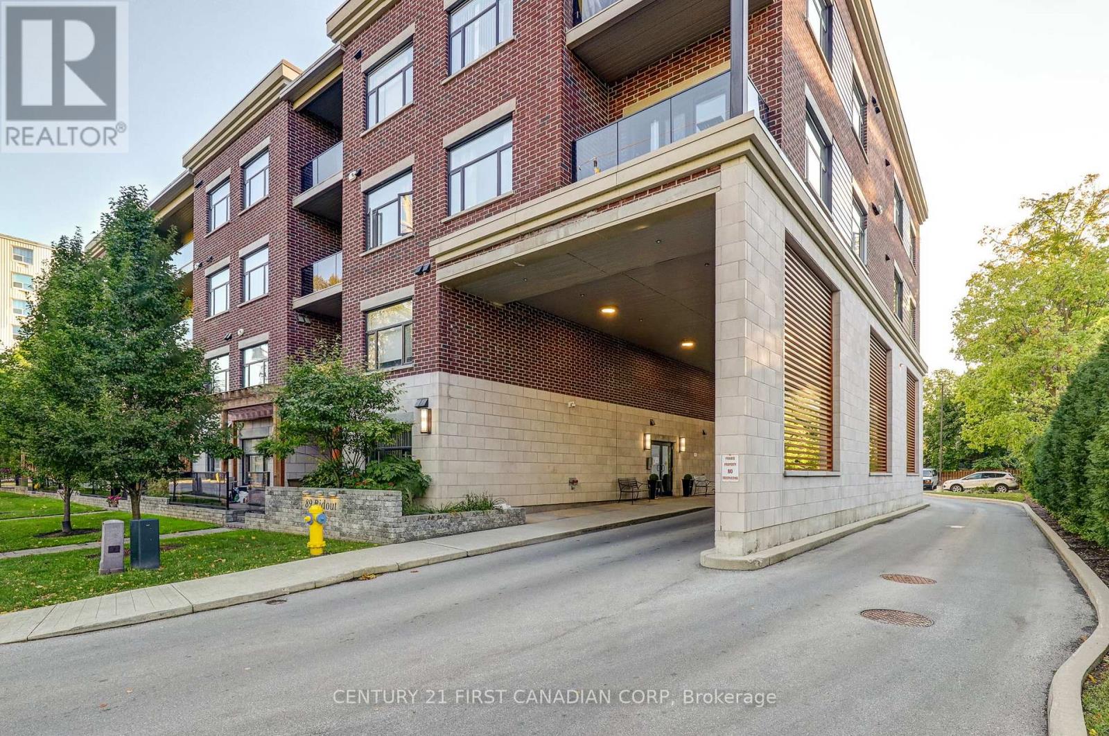 410 - 89 Ridout Street S, London South, Ontario  N6C 3X2 - Photo 4 - X12921986