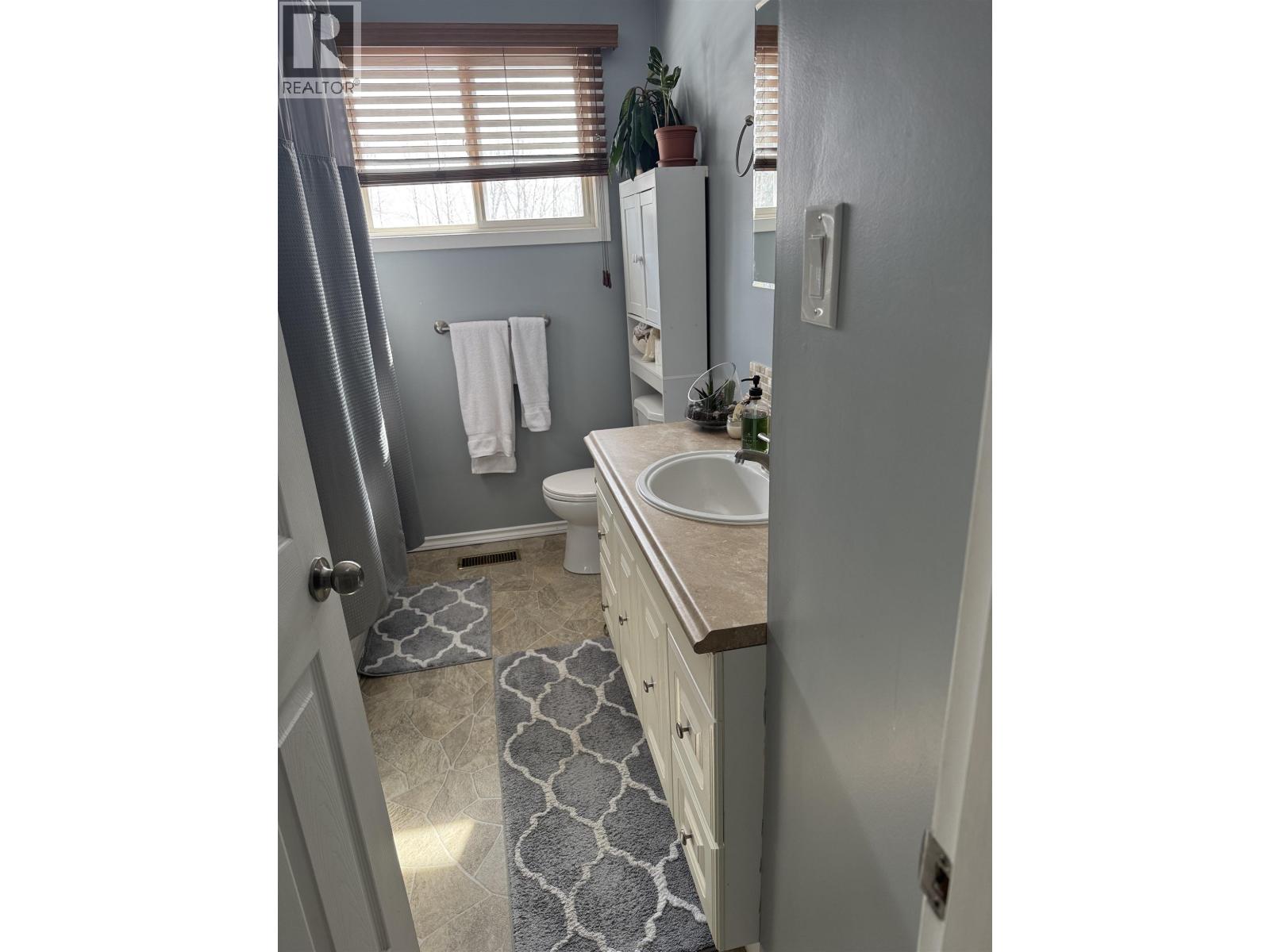 13 Manson Crescent, Mackenzie, British Columbia  V0J 2C0 - Photo 6 - R3106424