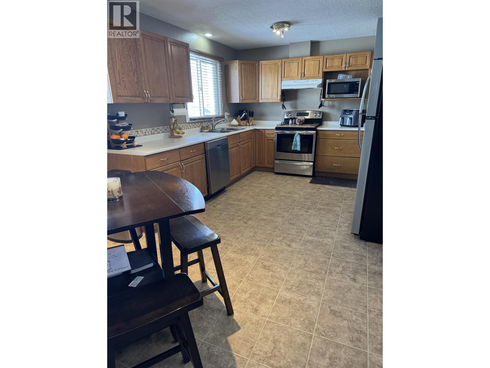 13 Manson Crescent, Mackenzie, British Columbia  V0J 2C0 - Photo 4 - R3106424